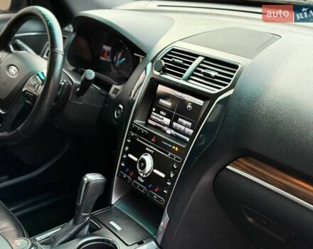 Черный Форд Эксплорер, объемом двигателя 3.5 л и пробегом 208 тыс. км за 21499 $, фото 31 на Automoto.ua