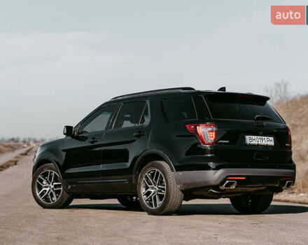 Черный Форд Эксплорер, объемом двигателя 3.5 л и пробегом 175 тыс. км за 23932 $, фото 2 на Automoto.ua