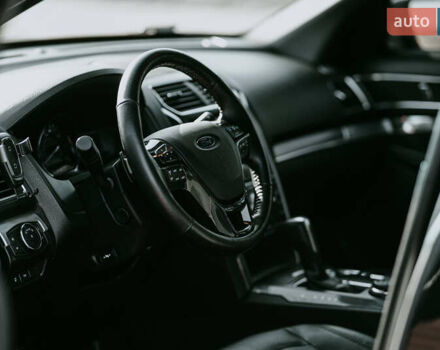 Черный Форд Эксплорер, объемом двигателя 3.5 л и пробегом 175 тыс. км за 23932 $, фото 5 на Automoto.ua