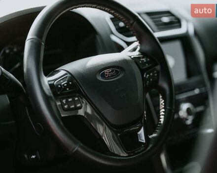 Черный Форд Эксплорер, объемом двигателя 3.5 л и пробегом 175 тыс. км за 23932 $, фото 6 на Automoto.ua