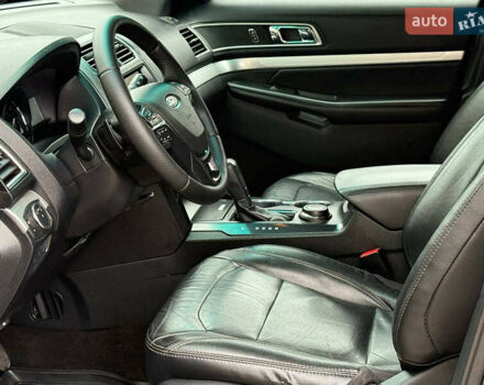 Черный Форд Эксплорер, объемом двигателя 2.3 л и пробегом 178 тыс. км за 13990 $, фото 8 на Automoto.ua