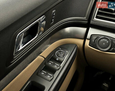 Черный Форд Эксплорер, объемом двигателя 3.5 л и пробегом 110 тыс. км за 16999 $, фото 4 на Automoto.ua