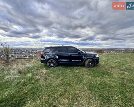 Черный Форд Эксплорер, объемом двигателя 3.7 л и пробегом 140 тыс. км за 17500 $, фото 5 на Automoto.ua