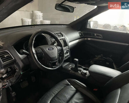 Черный Форд Эксплорер, объемом двигателя 2.3 л и пробегом 96 тыс. км за 13500 $, фото 4 на Automoto.ua