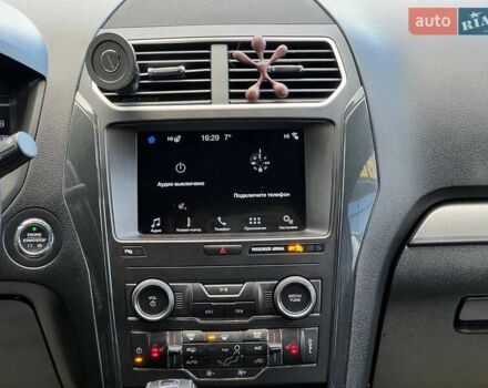 Черный Форд Эксплорер, объемом двигателя 3.5 л и пробегом 50 тыс. км за 23800 $, фото 12 на Automoto.ua