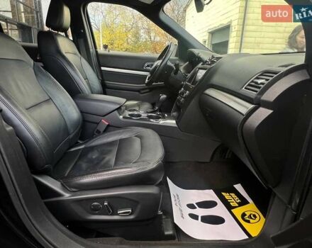 Черный Форд Эксплорер, объемом двигателя 3.5 л и пробегом 50 тыс. км за 23800 $, фото 7 на Automoto.ua