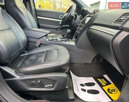 Черный Форд Эксплорер, объемом двигателя 3.5 л и пробегом 50 тыс. км за 23800 $, фото 9 на Automoto.ua