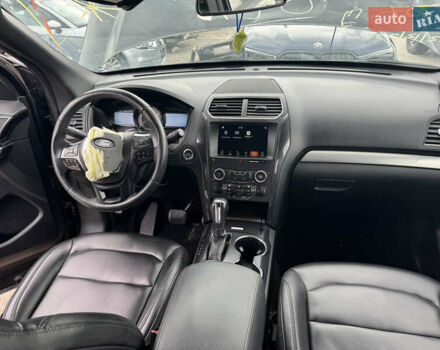 Черный Форд Эксплорер, объемом двигателя 3.5 л и пробегом 180 тыс. км за 9300 $, фото 6 на Automoto.ua