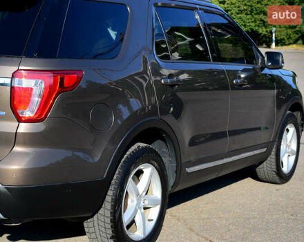 Коричневый Форд Эксплорер, объемом двигателя 3.5 л и пробегом 152 тыс. км за 16000 $, фото 4 на Automoto.ua