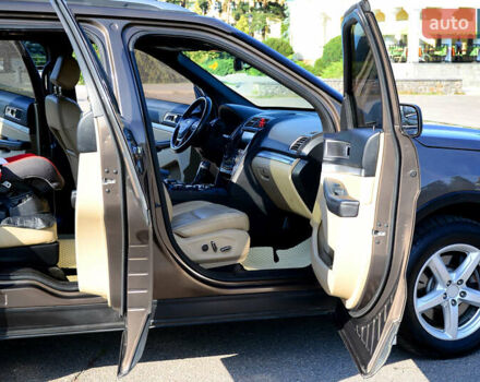 Коричневый Форд Эксплорер, объемом двигателя 3.5 л и пробегом 152 тыс. км за 16000 $, фото 14 на Automoto.ua