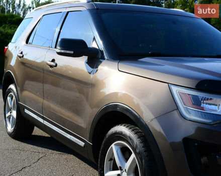 Коричневый Форд Эксплорер, объемом двигателя 3.5 л и пробегом 152 тыс. км за 16000 $, фото 1 на Automoto.ua