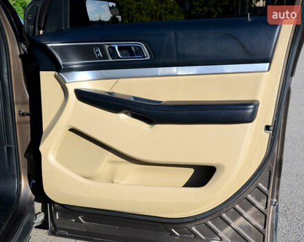 Коричневый Форд Эксплорер, объемом двигателя 3.5 л и пробегом 152 тыс. км за 16000 $, фото 31 на Automoto.ua