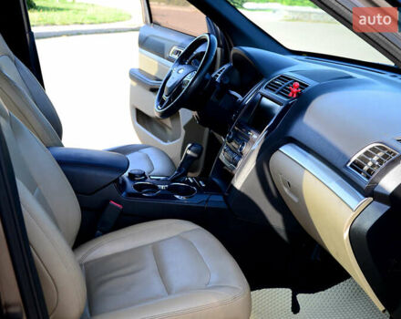 Коричневый Форд Эксплорер, объемом двигателя 3.5 л и пробегом 152 тыс. км за 16000 $, фото 30 на Automoto.ua