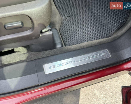 Красный Форд Эксплорер, объемом двигателя 3.5 л и пробегом 284 тыс. км за 14900 $, фото 13 на Automoto.ua