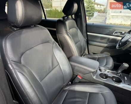 Красный Форд Эксплорер, объемом двигателя 3.5 л и пробегом 149 тыс. км за 15800 $, фото 13 на Automoto.ua