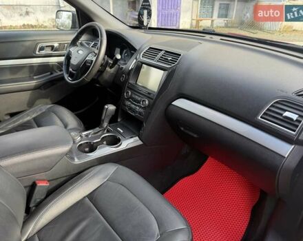 Красный Форд Эксплорер, объемом двигателя 3.5 л и пробегом 149 тыс. км за 15800 $, фото 12 на Automoto.ua