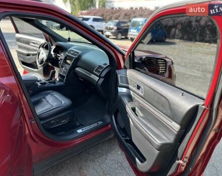 Красный Форд Эксплорер, объемом двигателя 3.5 л и пробегом 143 тыс. км за 22000 $, фото 10 на Automoto.ua