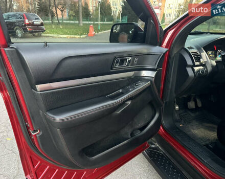 Красный Форд Эксплорер, объемом двигателя 3.5 л и пробегом 227 тыс. км за 16300 $, фото 26 на Automoto.ua