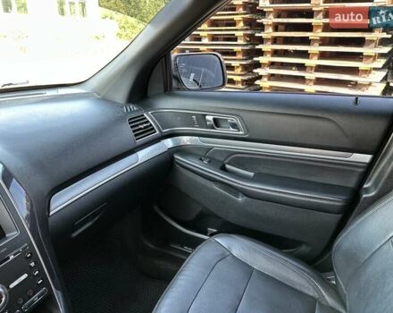 Красный Форд Эксплорер, объемом двигателя 3.5 л и пробегом 143 тыс. км за 22000 $, фото 14 на Automoto.ua