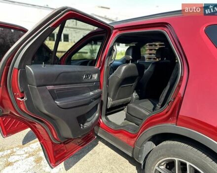 Красный Форд Эксплорер, объемом двигателя 3.5 л и пробегом 143 тыс. км за 22000 $, фото 12 на Automoto.ua