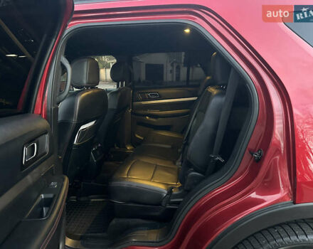 Красный Форд Эксплорер, объемом двигателя 3.5 л и пробегом 227 тыс. км за 16300 $, фото 31 на Automoto.ua