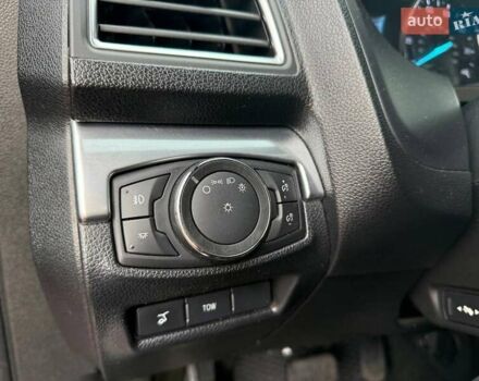 Красный Форд Эксплорер, объемом двигателя 3.5 л и пробегом 143 тыс. км за 17990 $, фото 16 на Automoto.ua