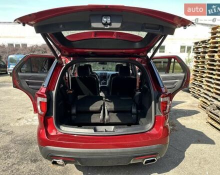 Красный Форд Эксплорер, объемом двигателя 3.5 л и пробегом 143 тыс. км за 22000 $, фото 16 на Automoto.ua