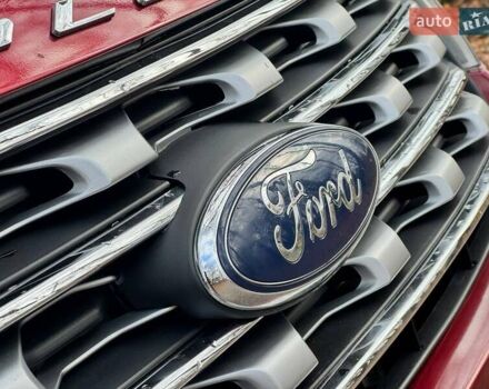 Красный Форд Эксплорер, объемом двигателя 3.5 л и пробегом 136 тыс. км за 19500 $, фото 5 на Automoto.ua