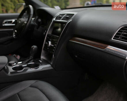 Форд Эксплорер 2018 в Кременце на Automoto.ua Красный Форд Эксплорер, объемом двигателя 3.5 л и пробегом 119 тыс. км за 26800 $, фото 17 на Automoto.ua