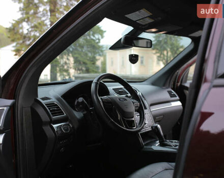 Форд Эксплорер 2018 в Кременце на Automoto.ua Красный Форд Эксплорер, объемом двигателя 3.5 л и пробегом 119 тыс. км за 26800 $, фото 10 на Automoto.ua