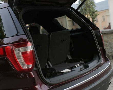 Форд Эксплорер 2018 в Кременце на Automoto.ua Красный Форд Эксплорер, объемом двигателя 3.5 л и пробегом 119 тыс. км за 26800 $, фото 30 на Automoto.ua