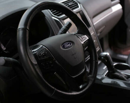 Форд Эксплорер 2018 в Кременце на Automoto.ua Красный Форд Эксплорер, объемом двигателя 3.5 л и пробегом 119 тыс. км за 26800 $, фото 9 на Automoto.ua