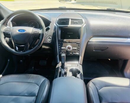 Красный Форд Эксплорер, объемом двигателя 3.5 л и пробегом 40 тыс. км за 11000 $, фото 9 на Automoto.ua