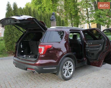 Форд Эксплорер 2018 в Кременце на Automoto.ua Красный Форд Эксплорер, объемом двигателя 3.5 л и пробегом 119 тыс. км за 26800 $, фото 25 на Automoto.ua