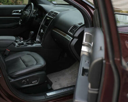 Форд Эксплорер 2018 в Кременце на Automoto.ua Красный Форд Эксплорер, объемом двигателя 3.5 л и пробегом 119 тыс. км за 26800 $, фото 14 на Automoto.ua