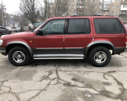 Красный Форд Эксплорер, объемом двигателя 4 л и пробегом 158 тыс. км за 2200 $, фото 1 на Automoto.ua