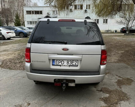 Сірий Форд Експлорер, об'ємом двигуна 4 л та пробігом 225 тис. км за 11000 $, фото 5 на Automoto.ua