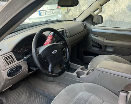 Форд Эксплорер 2003 в Киеве на Automoto.ua Серый Форд Эксплорер, объемом двигателя 4 л и пробегом 220 тыс. км за 13000 $, фото 3 на Automoto.ua