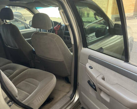 Форд Эксплорер 2003 в Киеве на Automoto.ua Серый Форд Эксплорер, объемом двигателя 4 л и пробегом 220 тыс. км за 13000 $, фото 9 на Automoto.ua