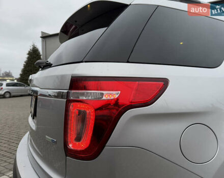 Серый Форд Эксплорер, объемом двигателя 3.5 л и пробегом 200 тыс. км за 12999 $, фото 12 на Automoto.ua