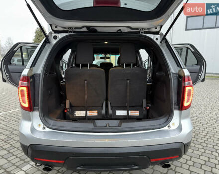 Серый Форд Эксплорер, объемом двигателя 3.5 л и пробегом 200 тыс. км за 12999 $, фото 26 на Automoto.ua