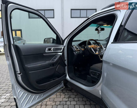 Серый Форд Эксплорер, объемом двигателя 3.5 л и пробегом 200 тыс. км за 12999 $, фото 36 на Automoto.ua