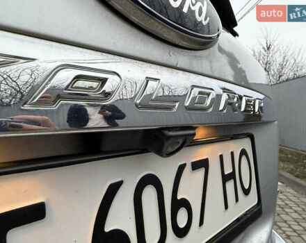 Серый Форд Эксплорер, объемом двигателя 3.5 л и пробегом 200 тыс. км за 12999 $, фото 14 на Automoto.ua