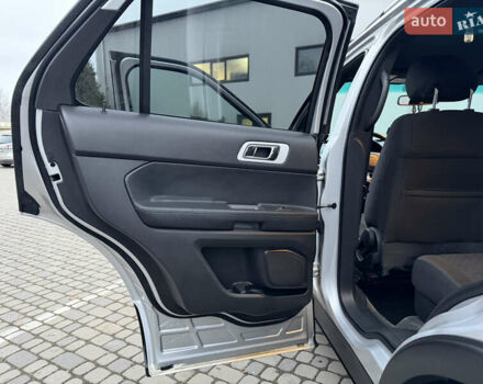 Серый Форд Эксплорер, объемом двигателя 3.5 л и пробегом 200 тыс. км за 12999 $, фото 31 на Automoto.ua