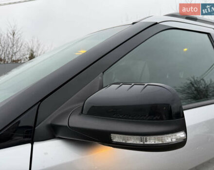 Серый Форд Эксплорер, объемом двигателя 3.5 л и пробегом 200 тыс. км за 12999 $, фото 16 на Automoto.ua