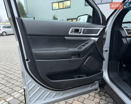 Серый Форд Эксплорер, объемом двигателя 3.5 л и пробегом 200 тыс. км за 12999 $, фото 37 на Automoto.ua