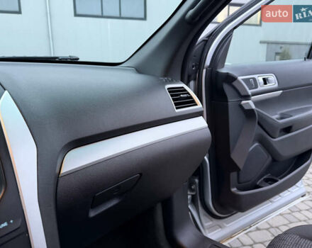 Серый Форд Эксплорер, объемом двигателя 3.5 л и пробегом 200 тыс. км за 12999 $, фото 50 на Automoto.ua