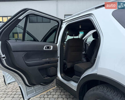 Серый Форд Эксплорер, объемом двигателя 3.5 л и пробегом 200 тыс. км за 12999 $, фото 30 на Automoto.ua