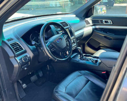 Серый Форд Эксплорер, объемом двигателя 3.5 л и пробегом 289 тыс. км за 15999 $, фото 8 на Automoto.ua