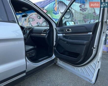 Сірий Форд Експлорер, об'ємом двигуна 3.5 л та пробігом 192 тис. км за 20900 $, фото 31 на Automoto.ua